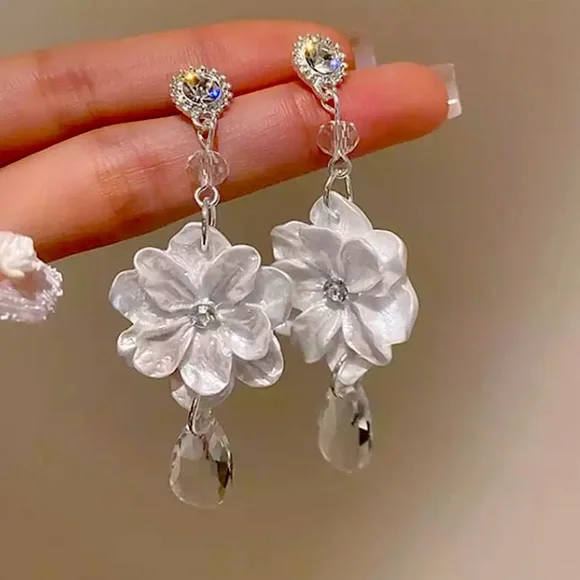 Gorgeous Big White Earrings - Picture 1 of 4